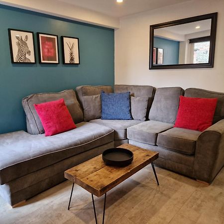Stylish 5-Bed Home, Each With En-Suite And Own Tv Coventry Dış mekan fotoğraf