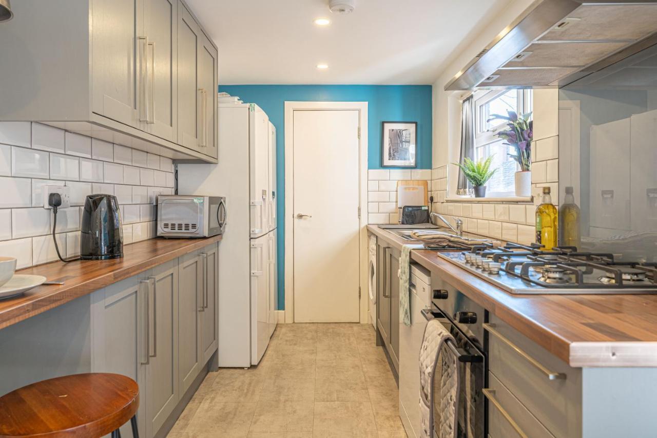 Stylish 5-Bed Home, Each With En-Suite And Own Tv Coventry Dış mekan fotoğraf