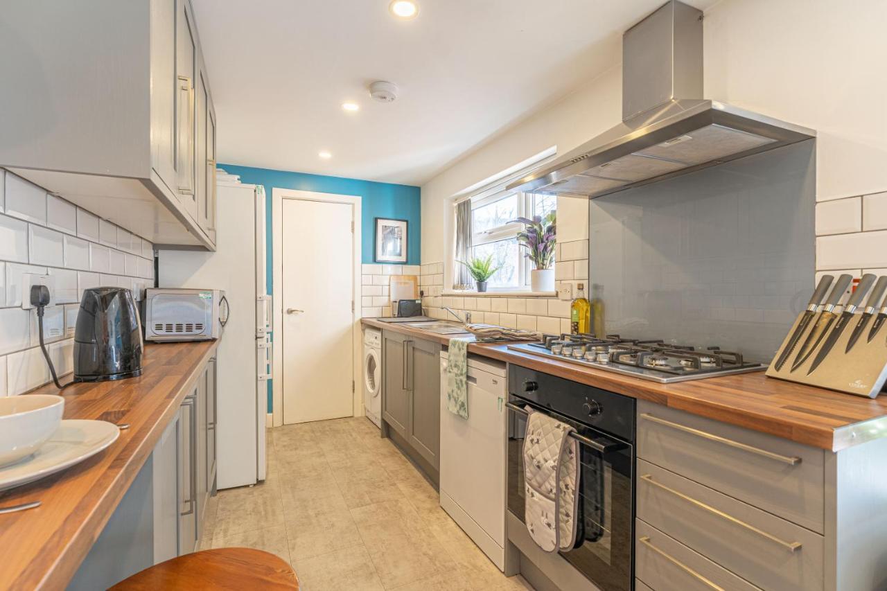 Stylish 5-Bed Home, Each With En-Suite And Own Tv Coventry Dış mekan fotoğraf