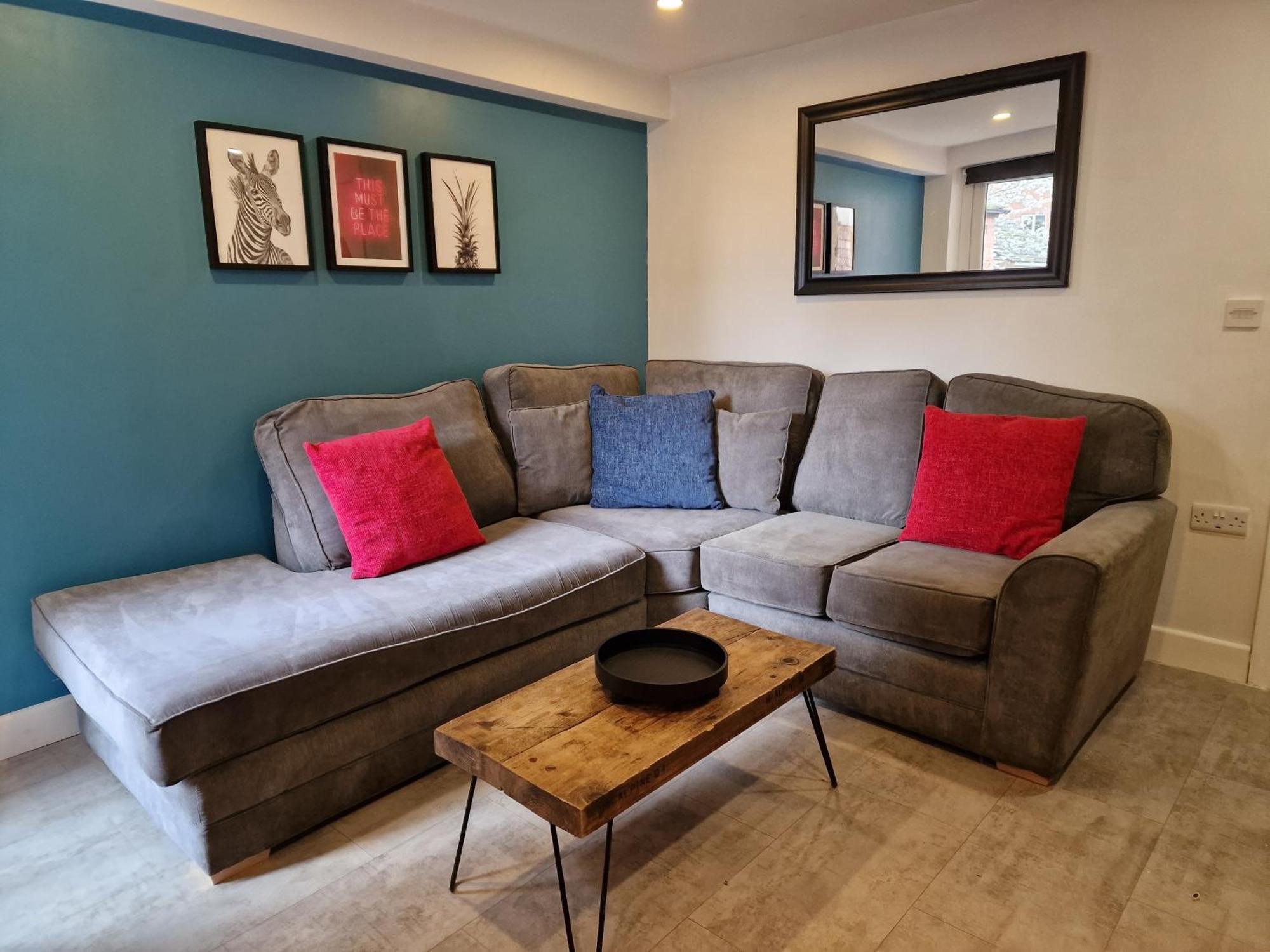 Stylish 5-Bed Home, Each With En-Suite And Own Tv Coventry Dış mekan fotoğraf